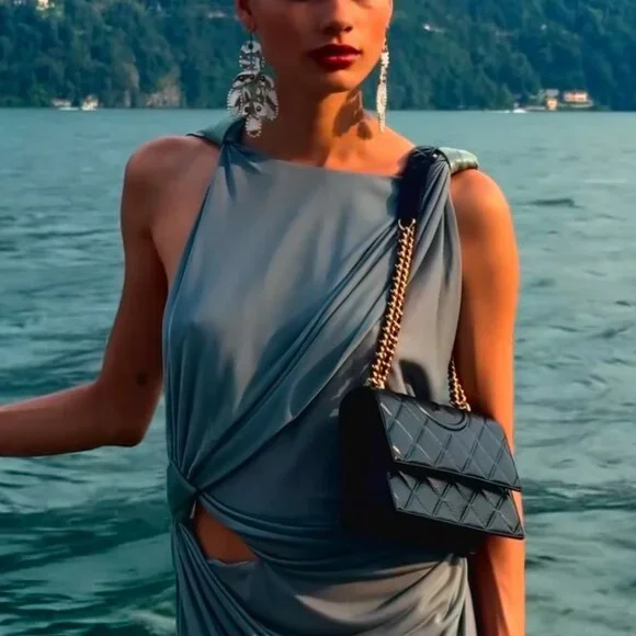 Tory Burch Fleming Black Leather Authentic Shoulder Bag With Gold Hardware - Picture 4 of 15